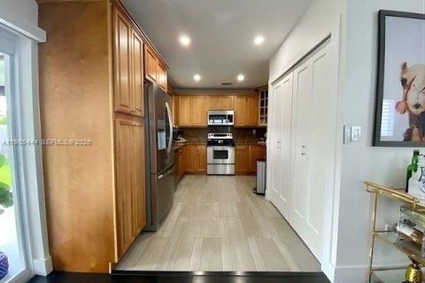 Casa en venta en Miami, Florida, 4 dormitorios, 157.38 m2 № 2029841 - foto 10