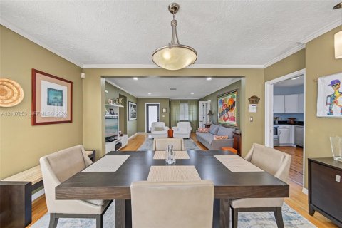 House in Miami Shores, Florida 3 bedrooms № 2427808 - photo 10