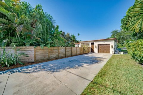 House in Miami Shores, Florida 3 bedrooms № 2427808 - photo 29