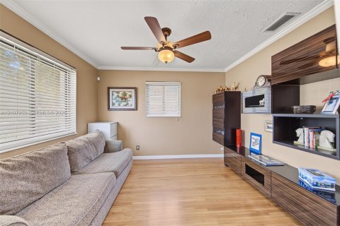House in Miami Shores, Florida 3 bedrooms № 2427808 - photo 17