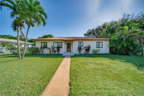 House in Miami Shores, Florida 3 bedrooms № 2427808 - photo 2