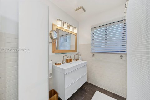 House in Miami Shores, Florida 3 bedrooms № 2427808 - photo 20
