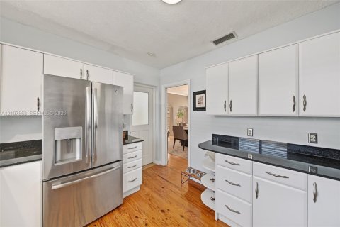 House in Miami Shores, Florida 3 bedrooms № 2427808 - photo 12