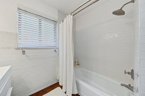 House in Miami Shores, Florida 3 bedrooms № 2427808 - photo 19