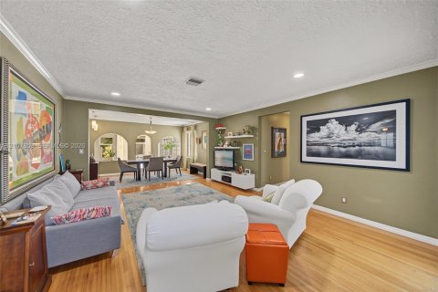 House in Miami Shores, Florida 3 bedrooms № 2427808 - photo 5