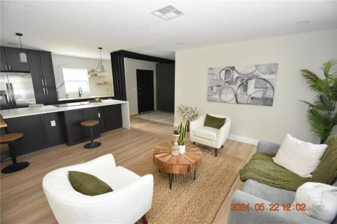 House in Tampa, Florida 3 bedrooms, 154.87 sq.m. № 1542405 - photo 5