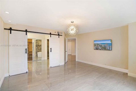 Condominio en alquiler en Aventura, Florida, 2 dormitorios, 136.01 m2 № 2080398 - foto 3