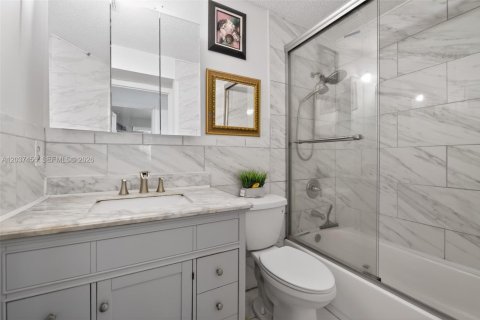 Villa ou maison à vendre à Orlando, Floride: 3 chambres, 210.33 m2 № 2270791 - photo 15