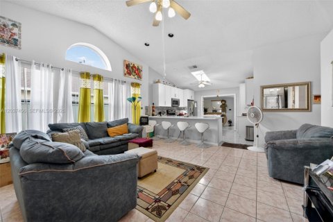 Villa ou maison à vendre à Orlando, Floride: 3 chambres, 210.33 m2 № 2270791 - photo 6