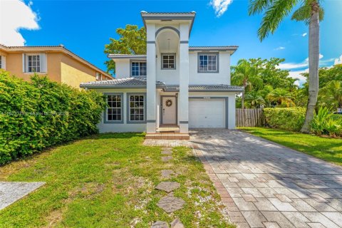 Купить виллу или дом в Майами, Флорида 4 спальни, 213.86м2, № 1936027 - фото 1