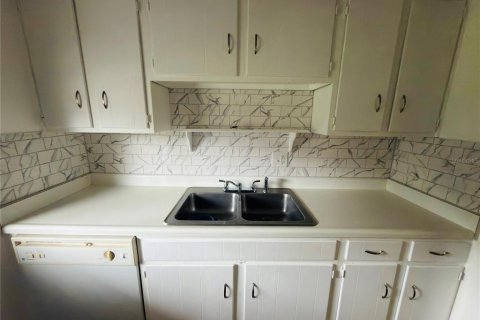 Condo in Orlando, Florida, 1 bedroom  № 2277668 - photo 12