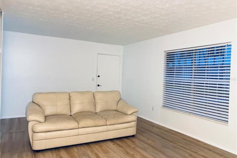 Condo in Orlando, Florida, 1 bedroom  № 2277668 - photo 16
