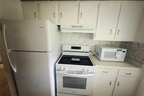 Condo in Orlando, Florida, 1 bedroom  № 2277668 - photo 11