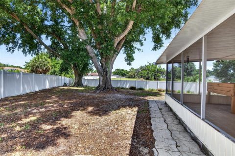 House in Winter Haven, Florida 3 bedrooms, 159.05 sq.m. № 2117879 - photo 29