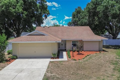 House in Winter Haven, Florida 3 bedrooms, 159.05 sq.m. № 2117879 - photo 3