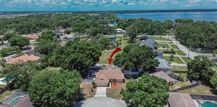 House in Winter Haven, Florida 3 bedrooms, 159.05 sq.m. № 2117879