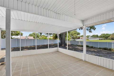 House in Winter Haven, Florida 3 bedrooms, 159.05 sq.m. № 2117879 - photo 24