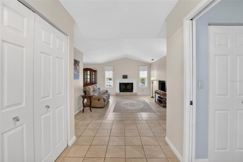 House in Winter Haven, Florida 3 bedrooms, 159.05 sq.m. № 2117879 - photo 4