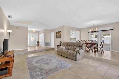 House in Winter Haven, Florida 3 bedrooms, 159.05 sq.m. № 2117879 - photo 10