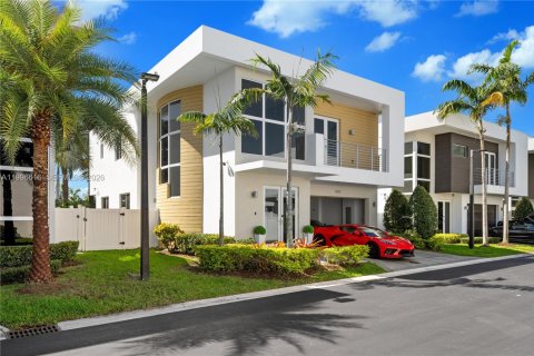 Casa en venta en Doral, Florida, 4 dormitorios, 281.49 m2 № 2058164 - foto 3