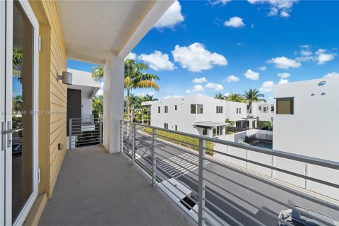 Casa en venta en Doral, Florida, 4 dormitorios, 281.49 m2 № 2058164 - foto 17