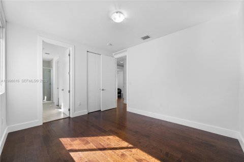 Casa en venta en Doral, Florida, 4 dormitorios, 281.49 m2 № 2058164 - foto 24