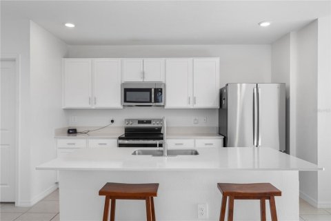 House in Lakeland, Florida 5 bedrooms, 216.09 sq.m. № 2259457 - photo 6