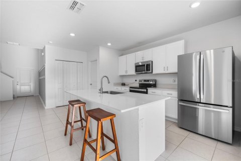 House in Lakeland, Florida 5 bedrooms, 216.09 sq.m. № 2259457 - photo 7