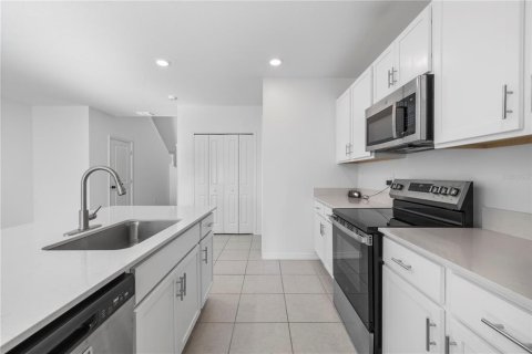 House in Lakeland, Florida 5 bedrooms, 216.09 sq.m. № 2259457 - photo 8