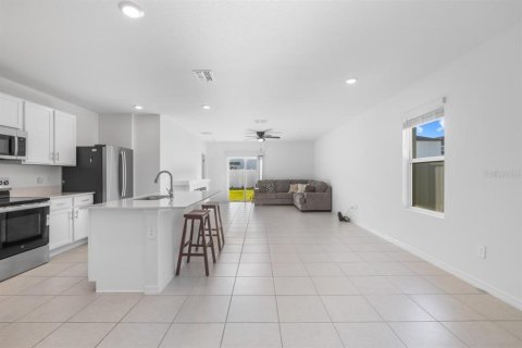 House in Lakeland, Florida 5 bedrooms, 216.09 sq.m. № 2259457 - photo 4