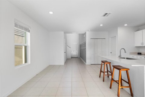 House in Lakeland, Florida 5 bedrooms, 216.09 sq.m. № 2259457 - photo 9