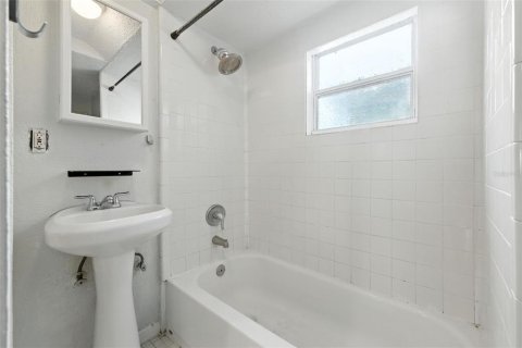 Propiedad comercial en venta en Saint Petersburg, Florida, 5 dormitorios, 194.54 m2 № 1916415 - foto 9