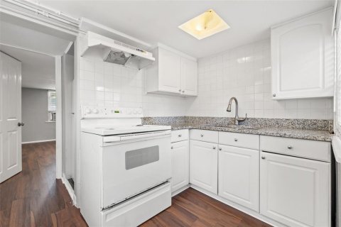 Propiedad comercial en venta en Saint Petersburg, Florida, 5 dormitorios, 194.54 m2 № 1916415 - foto 13
