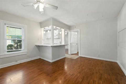 Propiedad comercial en venta en Saint Petersburg, Florida, 5 dormitorios, 194.54 m2 № 1916415 - foto 7