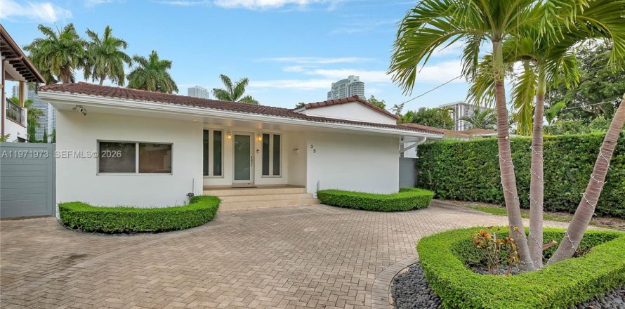 Villa ou maison à Miami, Floride 3 chambres, 215.63 m2 № 2042270