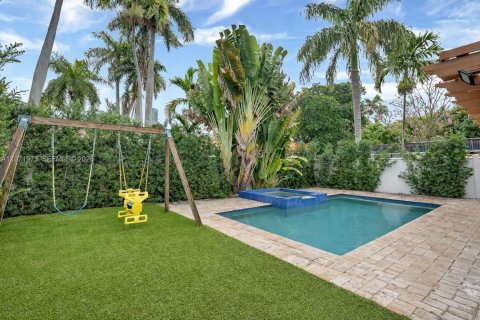 Villa ou maison à louer à Miami, Floride: 3 chambres, 215.63 m2 № 2042270 - photo 24