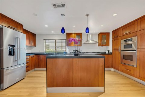 Villa ou maison à louer à Miami, Floride: 3 chambres, 215.63 m2 № 2042270 - photo 9