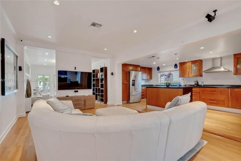Villa ou maison à louer à Miami, Floride: 3 chambres, 215.63 m2 № 2042270 - photo 7