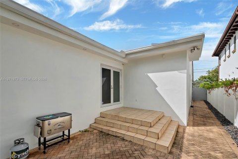 Villa ou maison à louer à Miami, Floride: 3 chambres, 215.63 m2 № 2042270 - photo 27