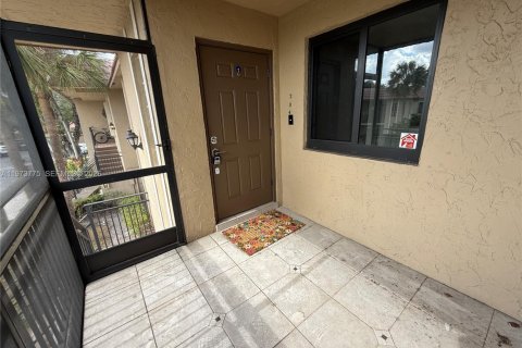 Copropriété à vendre à Weston, Floride: 2 chambres, 114.36 m2 № 2033667 - photo 2