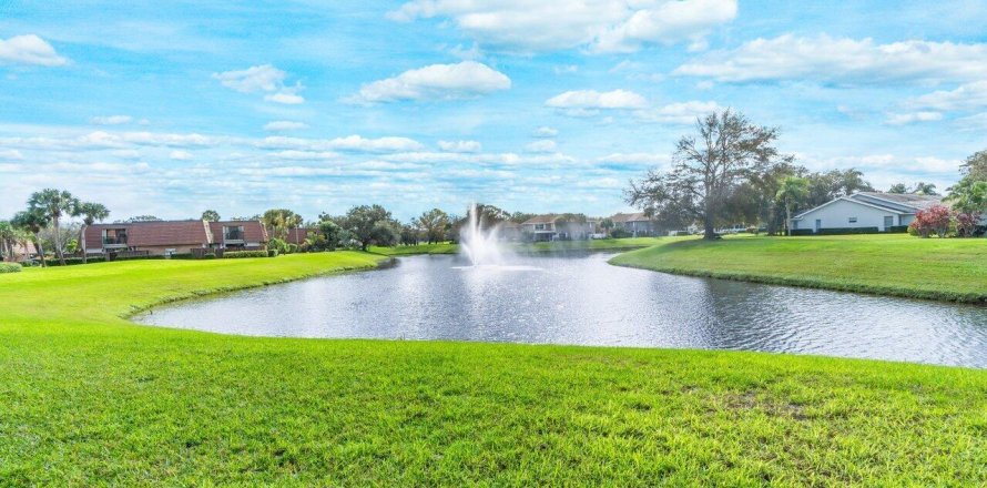 Townhouse in Palm City, Florida 2 bedrooms, 114.83 sq.m. № 981833