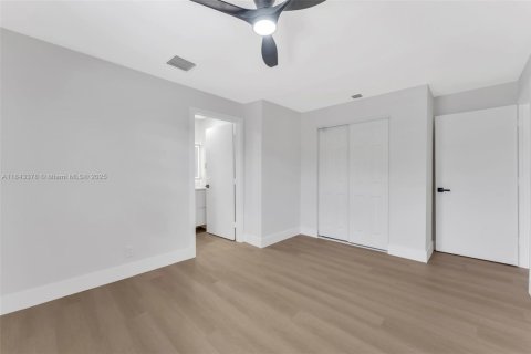 House in West Park, Florida 5 bedrooms, 202.99 sq.m. № 1836789 - photo 19