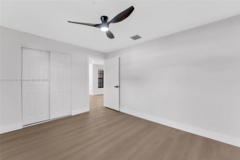 House in West Park, Florida 5 bedrooms, 202.99 sq.m. № 1836789 - photo 27