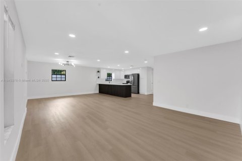 House in West Park, Florida 5 bedrooms, 202.99 sq.m. № 1836789 - photo 29