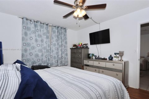 Condominio en venta en Aventura, Florida, 1 dormitorio, 71.35 m2 № 1024024 - foto 17