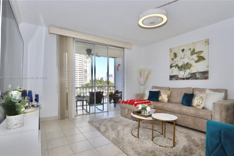 Condominio en venta en Aventura, Florida, 1 dormitorio, 71.35 m2 № 1024024 - foto 11