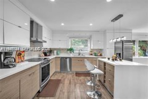 House in Coral Gables, Florida 3 bedrooms, 257.15 sq.m. № 2060174 - photo 20