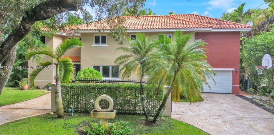 House in Coral Gables, Florida 3 bedrooms, 257.15 sq.m. № 2060174