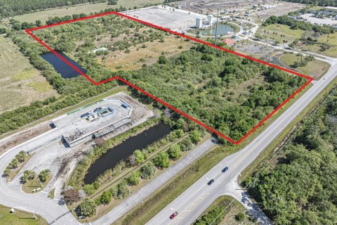 Commercial property in Fellsmere, Florida № 2187957