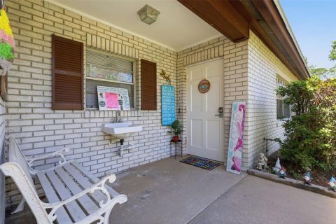 House in Bunnell, Florida 4 bedrooms, 202.53 sq.m. № 2122744 - photo 2